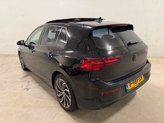 Volkswagen Golf - 1.5 eTSI 5drs. Pano Sfeerlverlichting Automaat Apple Memory iQ Stoelverw