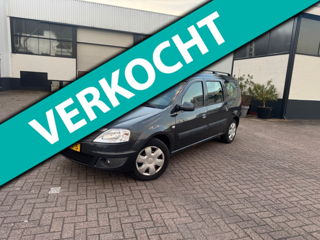 Dacia Logan MCV - 1.6-16V Lauréate 7p.Zitter Airco - AutoWereld.nl