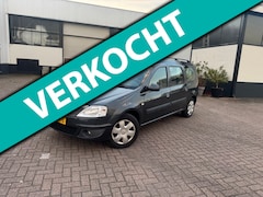 Dacia Logan MCV - 1.6-16V Lauréate 7p.Zitter Airco