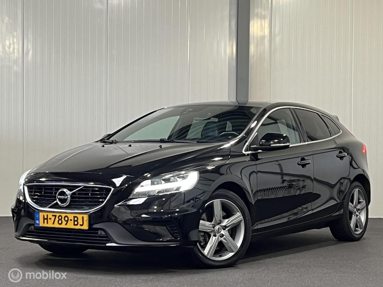 Volvo V40 - 2.0 D3 Polar+ Sport AUTOMAAT [ NAP 1e eig. panorama ] - AutoWereld.nl