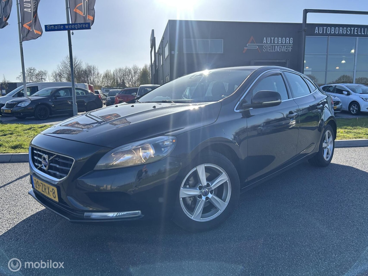 Volvo V40 - 1.6 D2 Summum [ NAP leder trekhaak climate ] - AutoWereld.nl