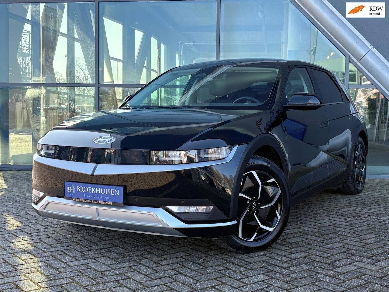 Hyundai IONIQ 5 - Lounge 73 kWh 218pk Panoramadak / Leder / Camera / Stoel-Stuur verwarming - AutoWereld.nl