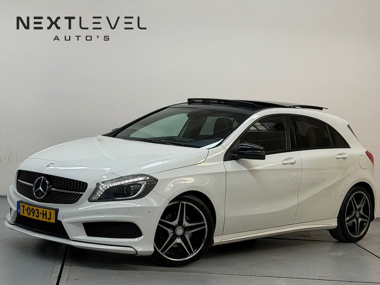 Mercedes-Benz A-klasse - 200 Prestige AMG Line Pano Automaat Lederstoelen - AutoWereld.nl