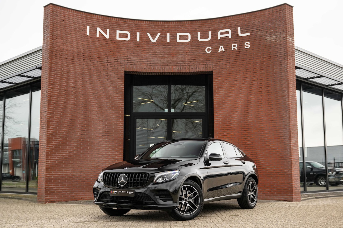 Mercedes-Benz GLC-klasse Coupé - 250 4MATIC Premium Plus AMG ACC Pano 360° Night - AutoWereld.nl