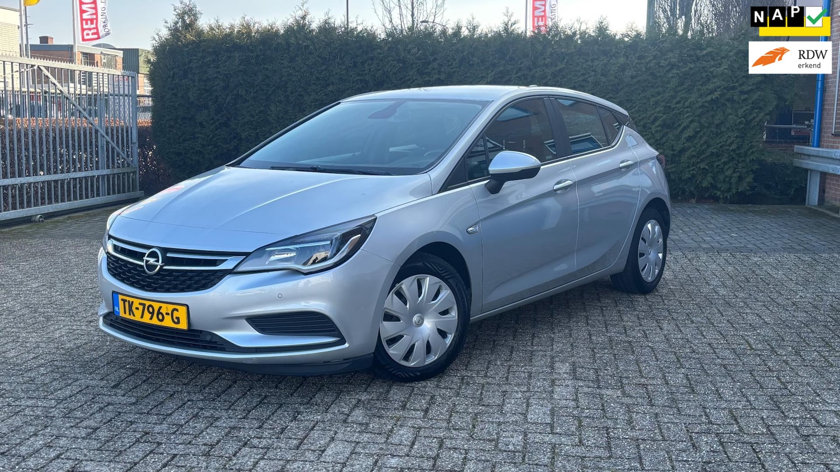 Opel Astra - 1.6 CDTI Online Edition 1.6 CDTI Online Edition, Nap, 1e Eig, Navi, Airco,Pdc, Elek pkt - AutoWereld.nl