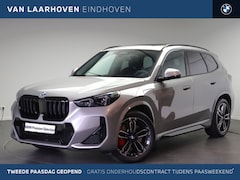 BMW X1 - xDrive25e M Sport Automaat / Panoramadak / Trekhaak / Sportstoelen / Achteruitrijcamera /