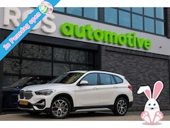 BMW X1 - sDrive20i Executive Edition | NAP | DEALER.OND | PANO | HUD | TREKHAAK | STOELVERWARMING |