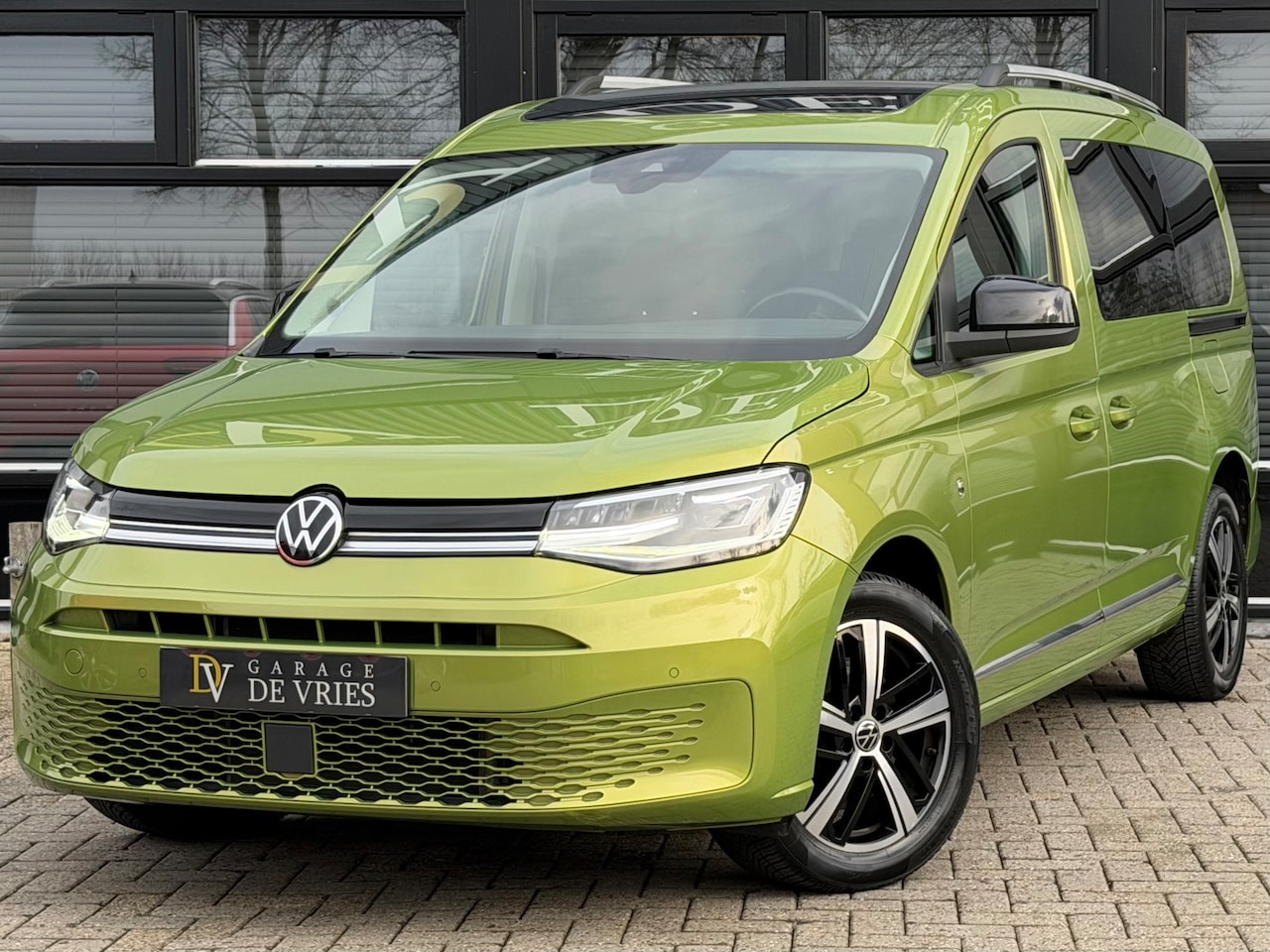 Volkswagen Caddy Maxi - 1.5 TSI 7p DSG Full Option Panoramadak ACC Trekhaak Garantie - AutoWereld.nl