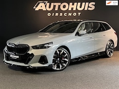 BMW 5-serie Touring - 520i High Executive Edition M Stuurverwarming/Bower&Wilkins/21"/Glazendak/Trekhaak/ 360Cam