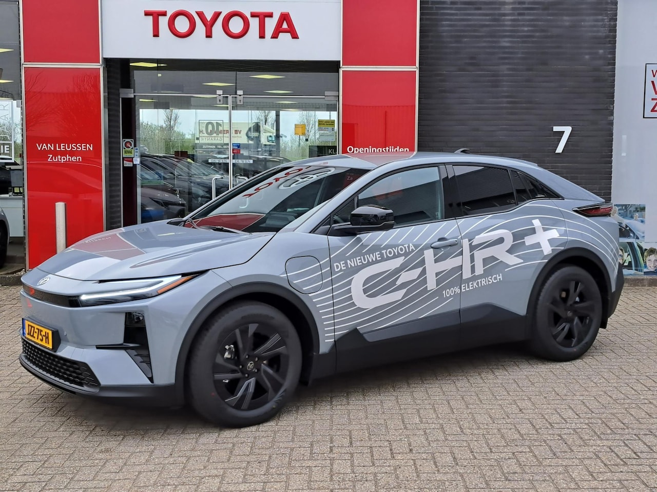 Toyota C-HR - FIRST EDITION 77KWH WLTP-607KM EL-ACHTERKLEP PRIVACY-GLASS 18"LMV BLIND SPOT STOELVERW. P- - AutoWereld.nl