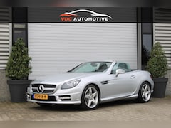 Mercedes-Benz SLK-klasse - 200 AMG Pano | Airscarf | Stoelverwarming | HarmanKardon | Sfeerverlichting | Dealer Onder