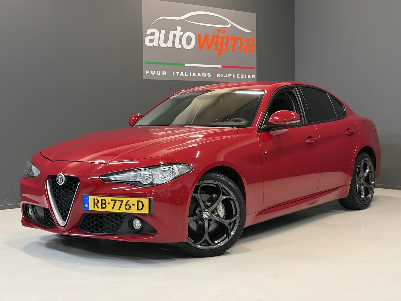 Alfa Romeo Giulia - 2.2 Jtd 180pk AE Automaat 19 Inch L.M. velgen, DAB audio, Navigatie - AutoWereld.nl
