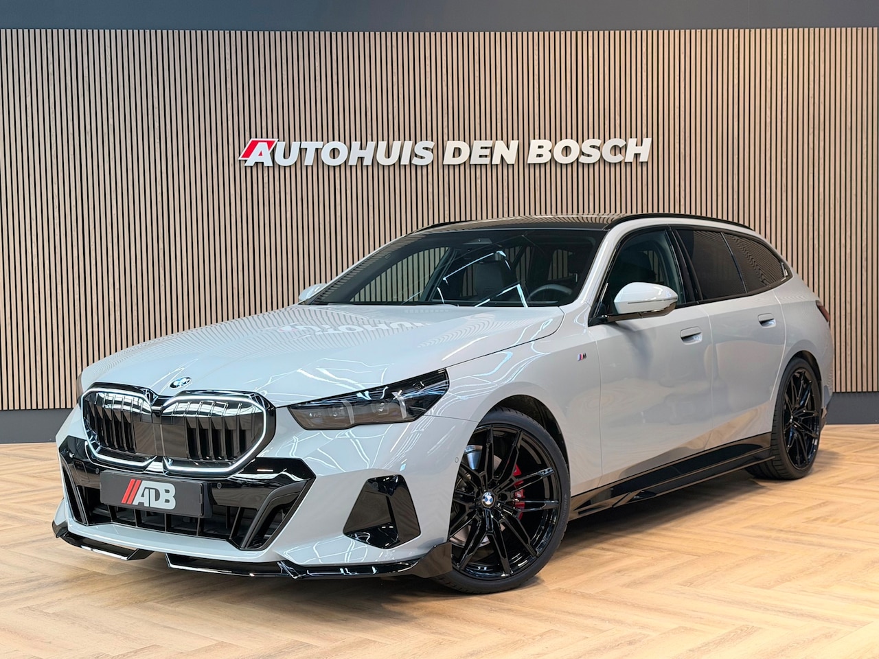BMW 5-serie Touring - 520i M Sport Pro - Pano - HK - Trekhaak - AutoWereld.nl