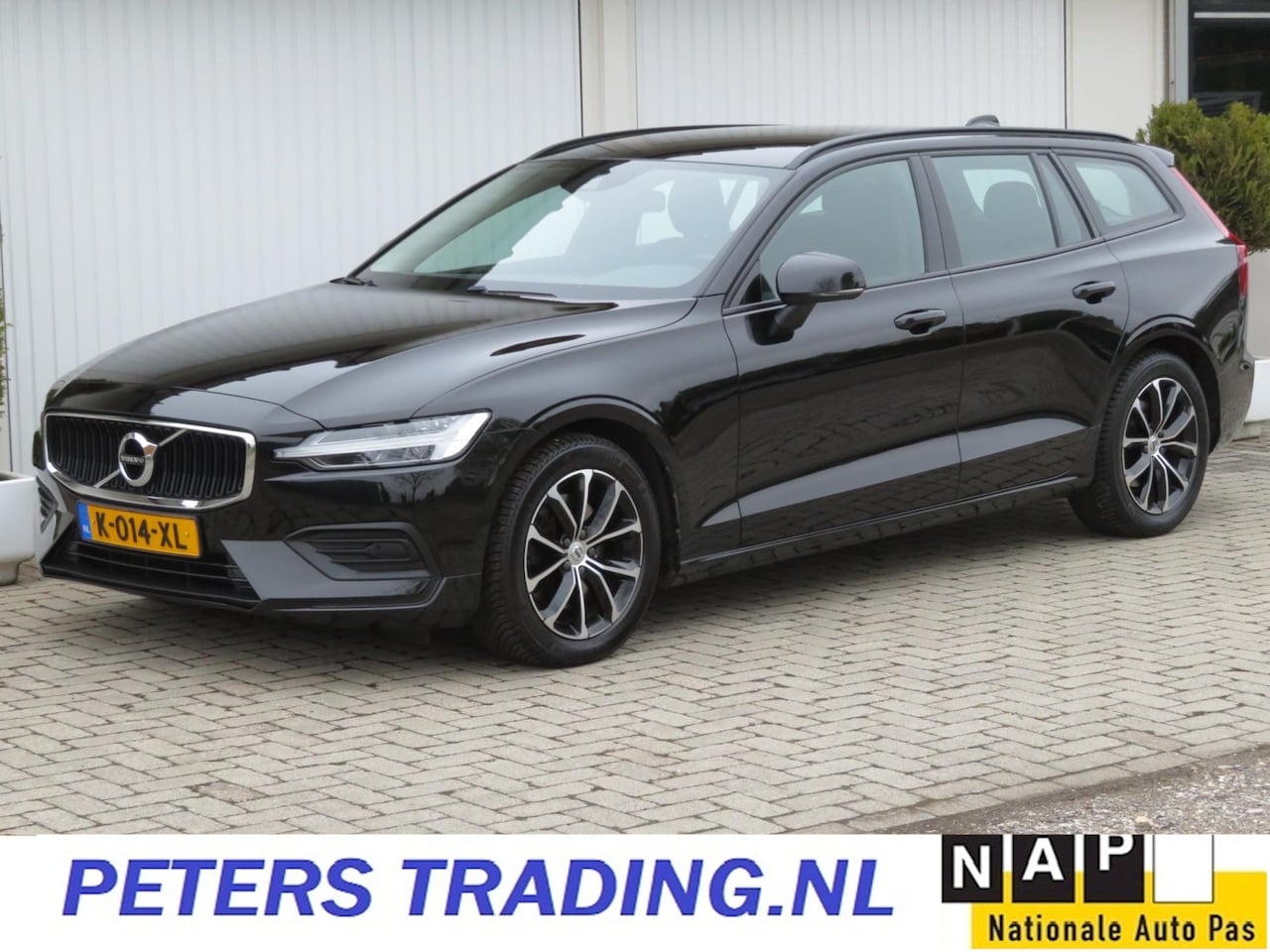 Volvo V60 - 2.0 B3 Momentum Advantage NL AUTO-CAMERA-PDC-1e EIGENAAR - AutoWereld.nl