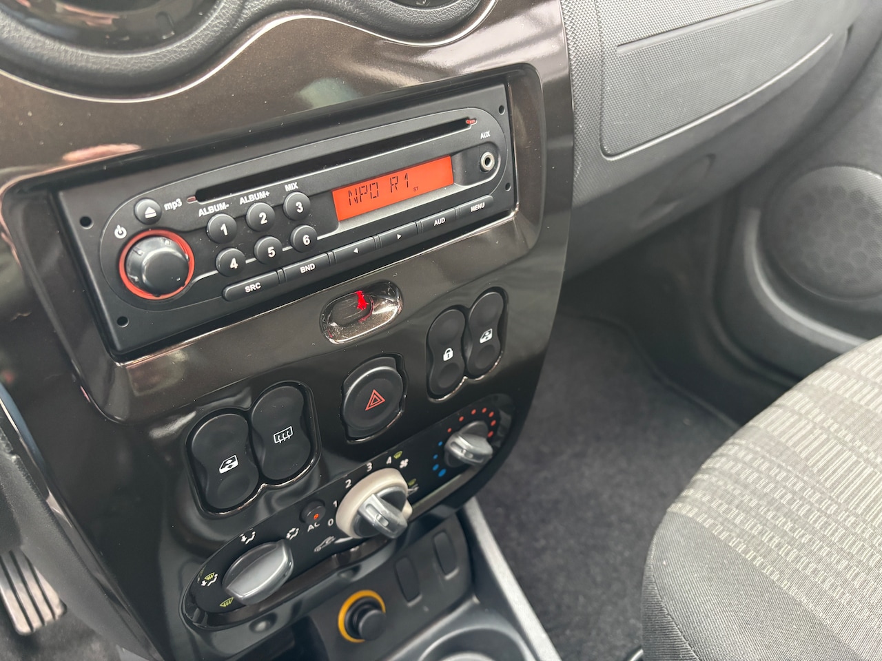 Dacia Duster - 1.6 Lauréate 2wd Org-NL auto. Airco. Hoge zit.