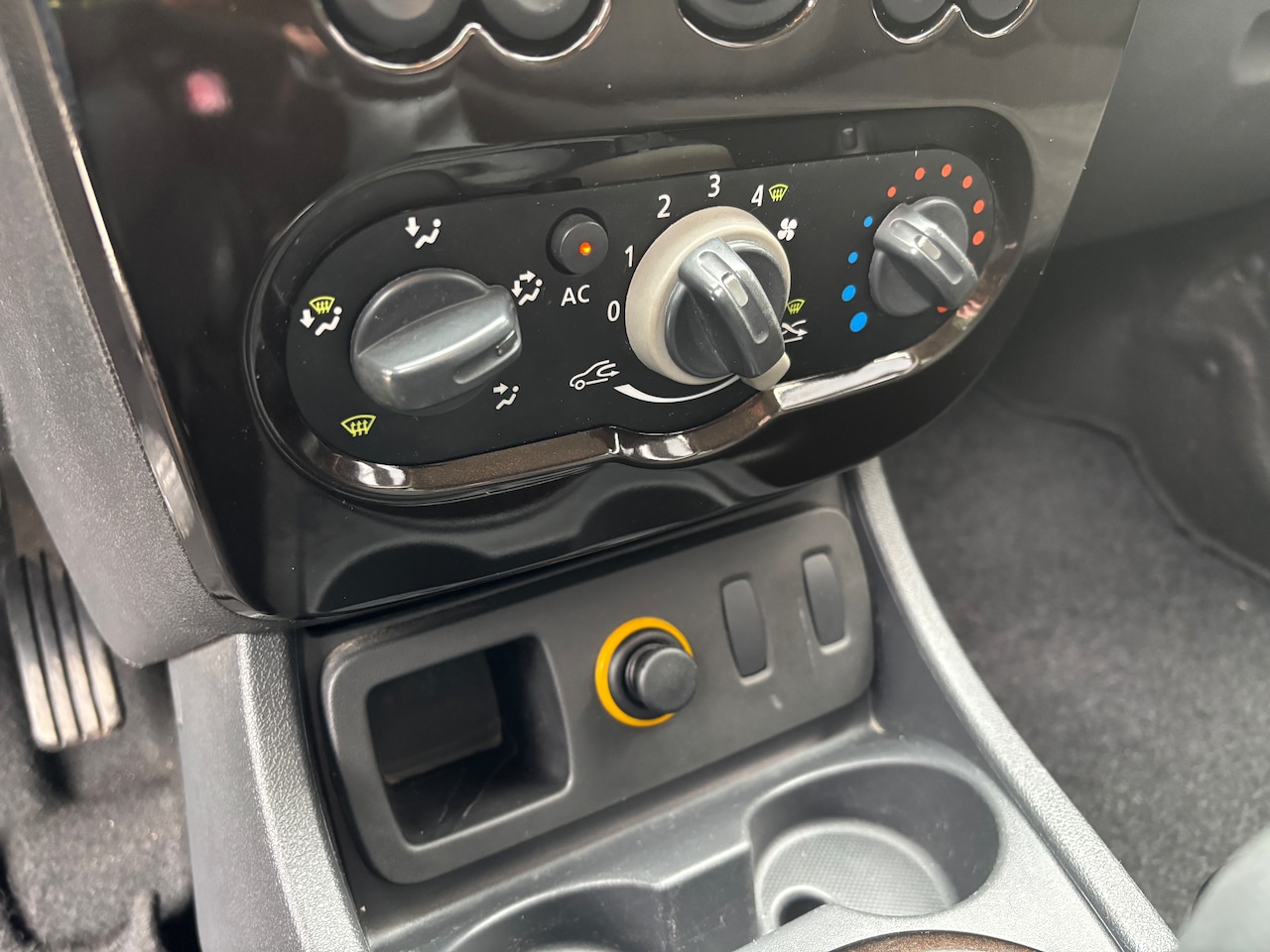 Dacia Duster - 1.6 Lauréate 2wd Org-NL auto. Airco. Hoge zit.