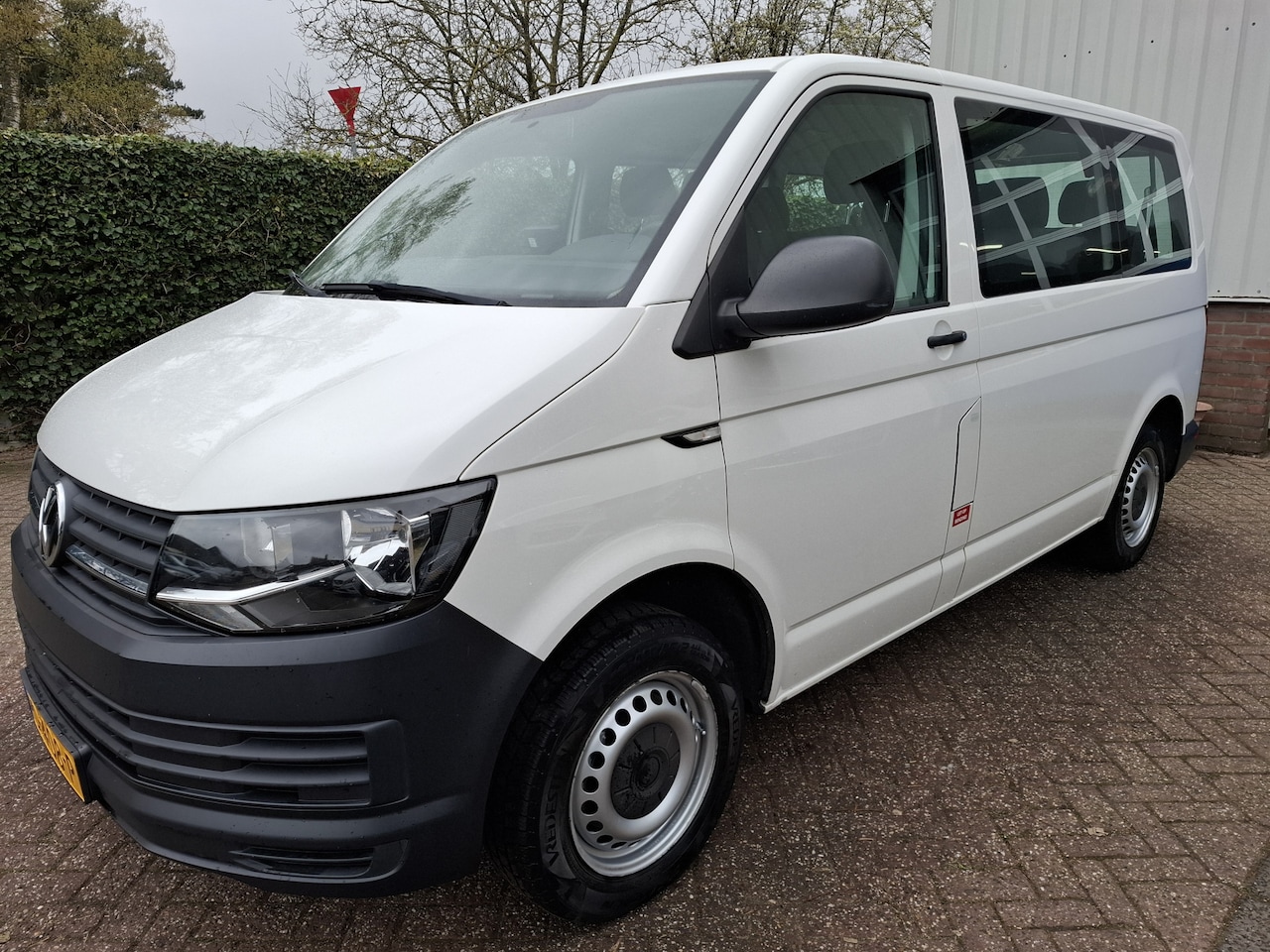 Volkswagen Transporter Kombi - 2.0 TSI L1H1 17545.- INCL BTW 9-PERSOONS BENZINE 150PK - AutoWereld.nl
