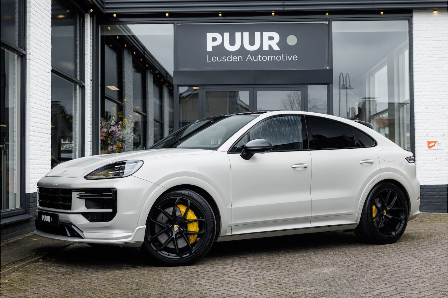 Porsche Cayenne Coupé - 4.0 Turbo E-Hybrid Cashmere Beige Techart - Passenger Display - Trekhaak - AutoWereld.nl