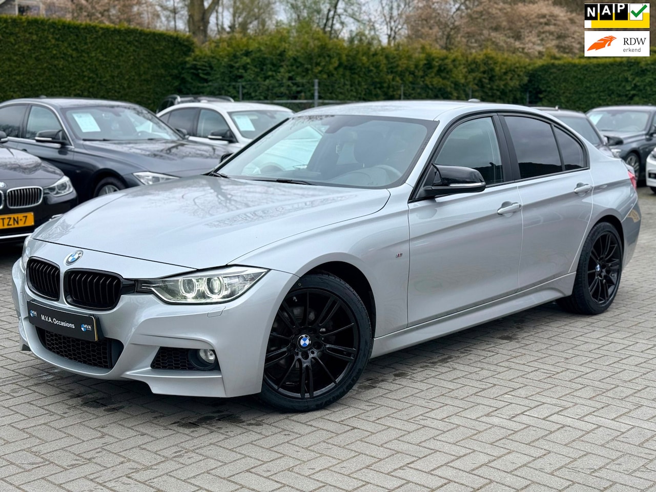 BMW 3-serie - 316i Executive M Sport|Nieuwe Ketting + Klepseals|18 inch M|Navigatie|Cruise control|Trekh - AutoWereld.nl