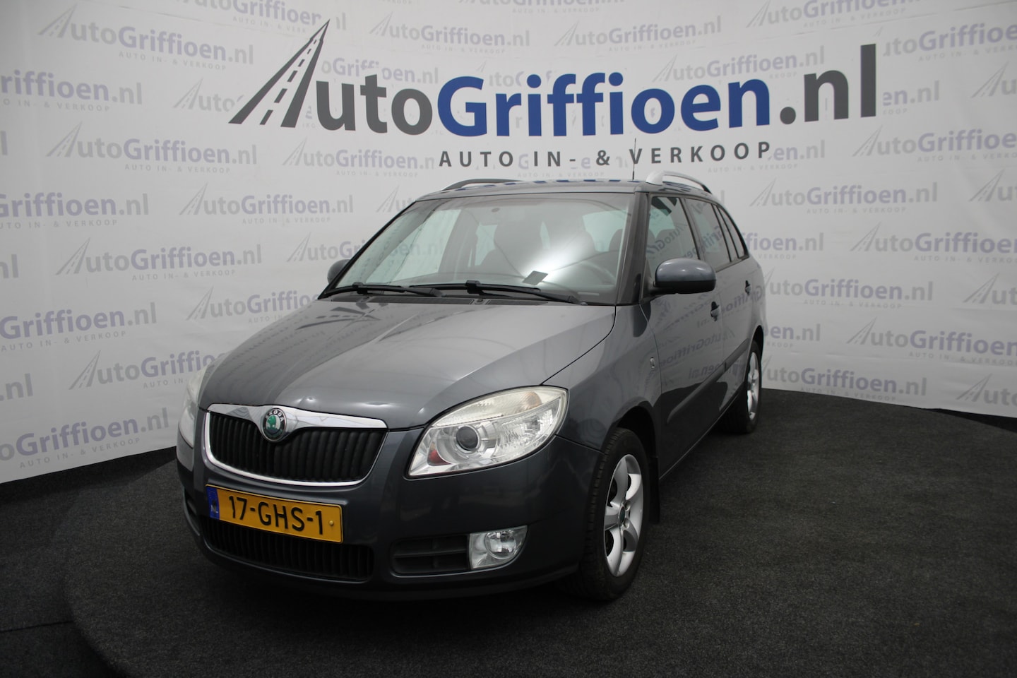 Skoda Fabia Combi - 1.6-16V Sport airco, cruisecontrol, parkeersensoren, lichtmetaal, xenon - AutoWereld.nl