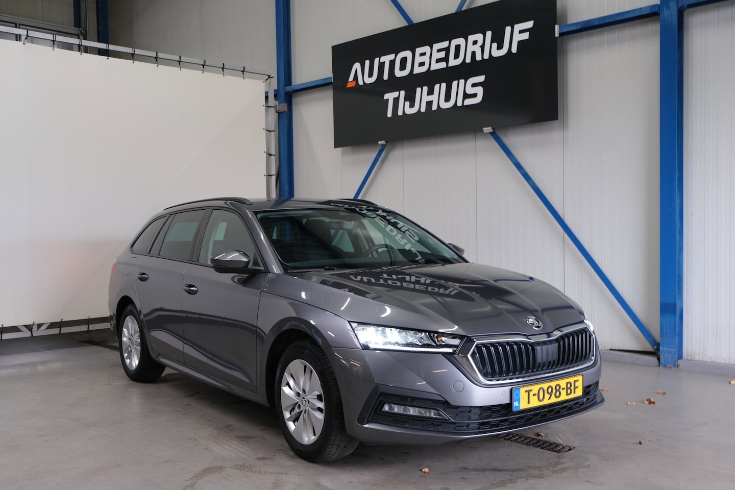 Skoda Octavia Combi - 1.0 e-TSI Ambition - N.A.P. Airco, Cruise, Navi, PDC, Trekhaak. - AutoWereld.nl