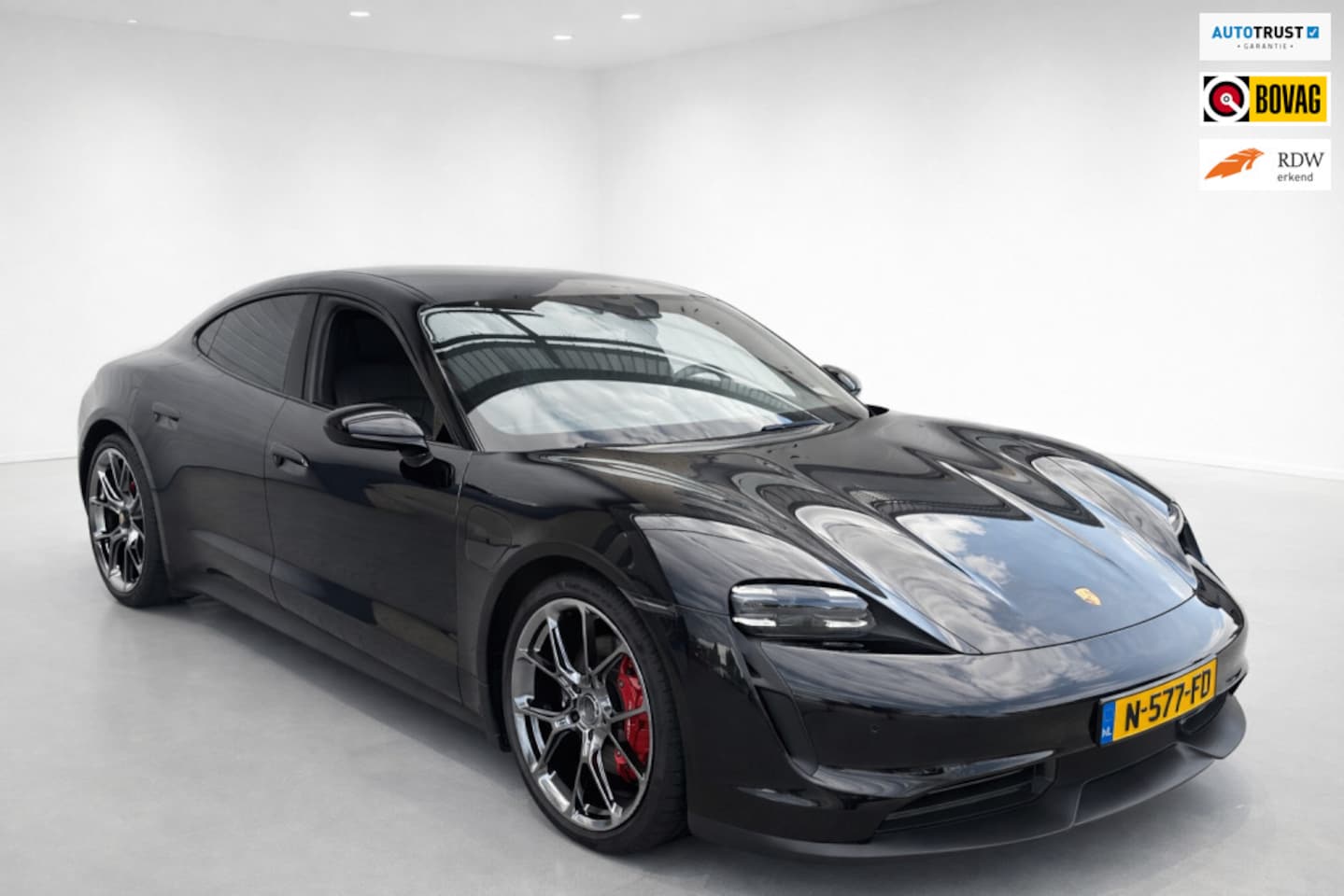 Porsche Taycan - 4S 79 kWh, zeer luxe, 1e eigenaar, onderhoudsboeken compleet, alarmcertifaat, incl 2e set - AutoWereld.nl