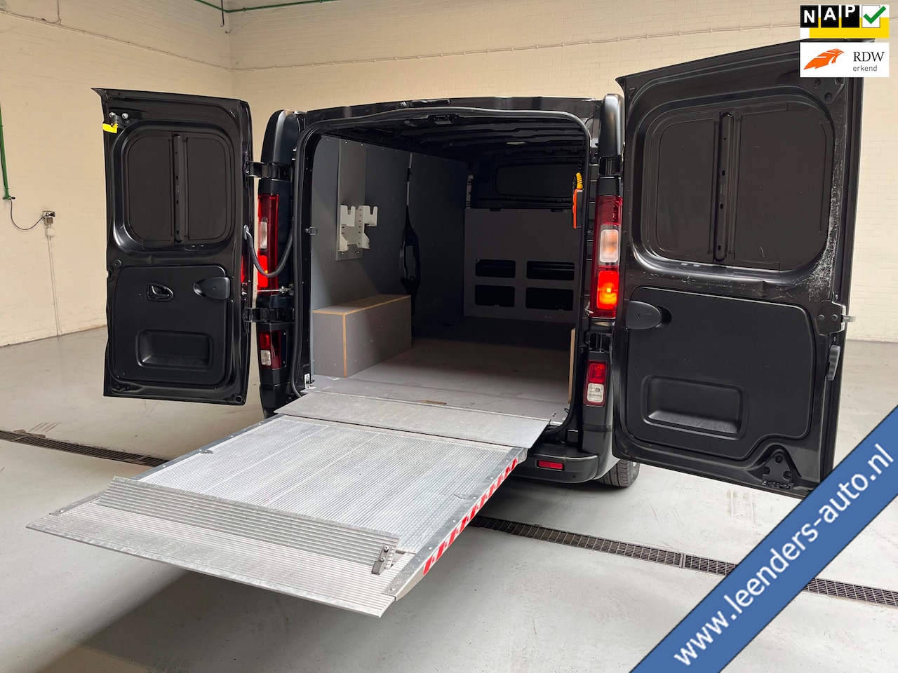 Renault Trafic - Met Laadklep! 2.0 dCi 120 T29 L2H1 Comfort 3Persoons, Airco Navigatie Cruisecontrol NEDERL - AutoWereld.nl