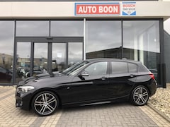 BMW 1-serie - 118i 136PK AUTOMAAT HE M-PAKKET; H&K/NAVI/LEER/ KEYLESS/LED/CLIMA/2XPDC/S&S/STOELV./18''/