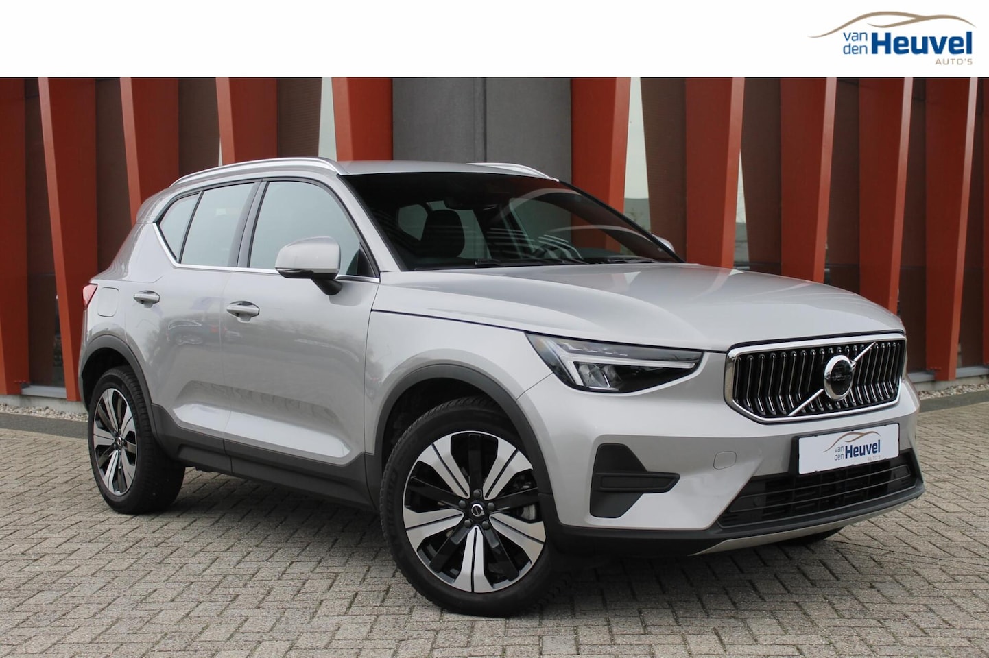 Volvo XC40 - T4 Recharge Core Bright | Parkeercamera | Keyless | 19 Inch | Silver skidplates voor en ac - AutoWereld.nl