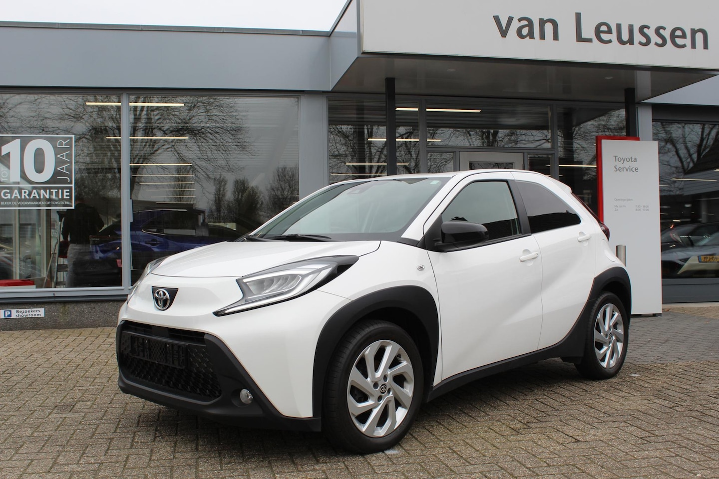 Toyota Aygo X - 1.0 VVT-I MT FIRST STOELVERW. LM-VELG CLIMA APPLE/ANDROID CAMERA DAB BLUETOOTH - AutoWereld.nl
