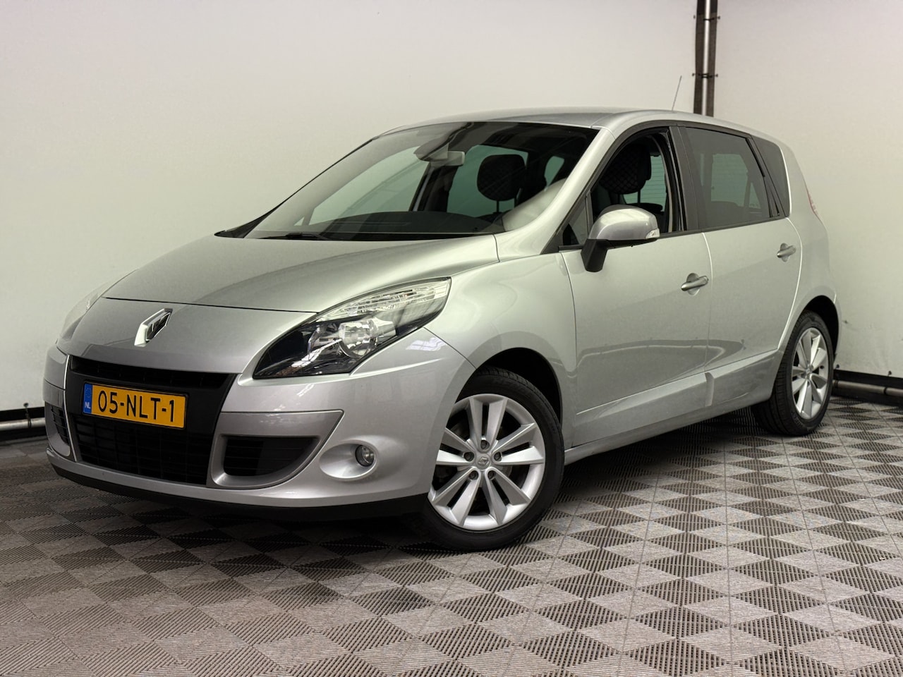 Renault Scénic - 1.6 Celsium Navi ECC Trekhaak NL Auto - AutoWereld.nl