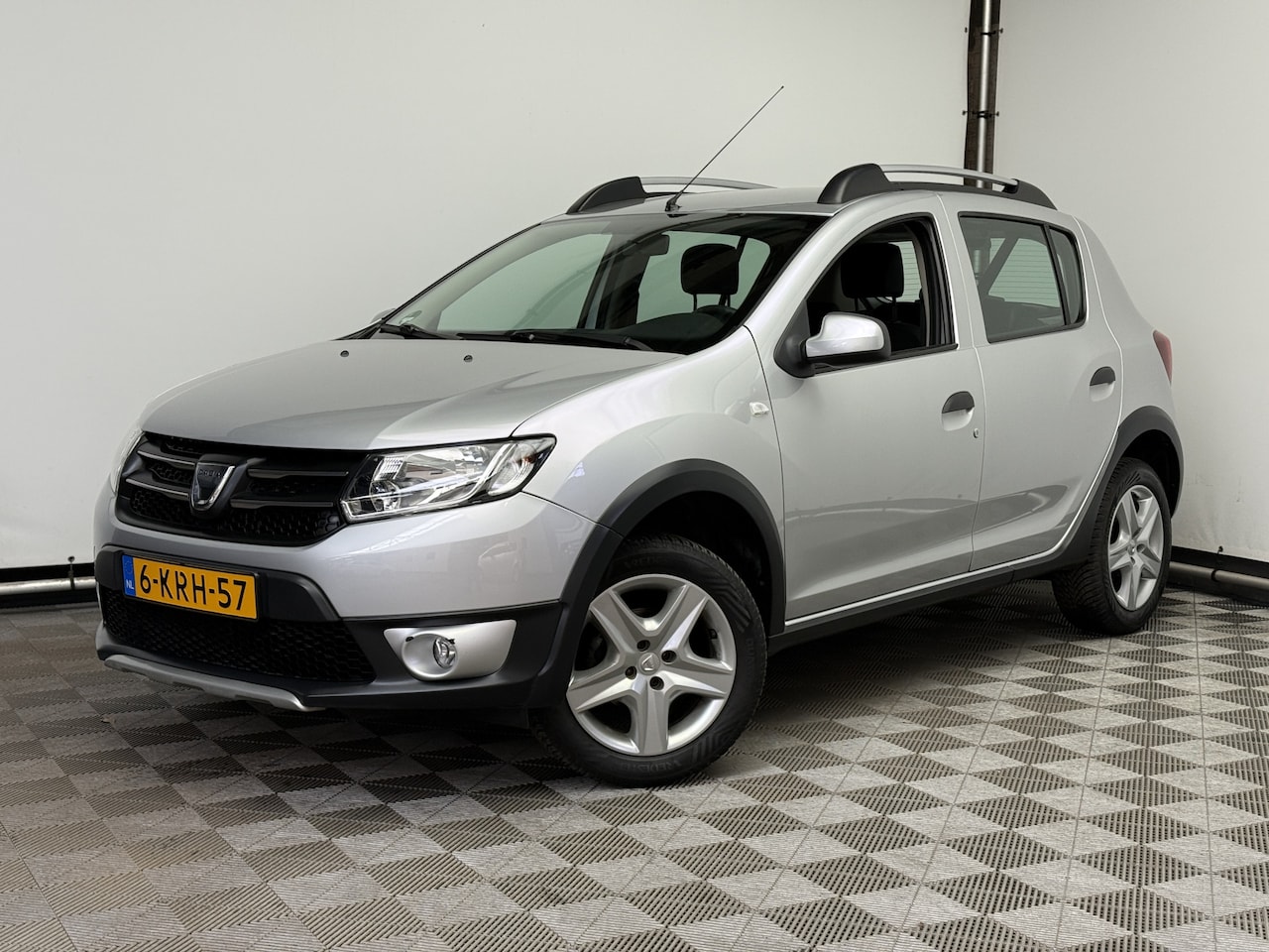 Dacia Sandero Stepway - 0.9 TCe Lauréate Airco Navi NL Auto - AutoWereld.nl