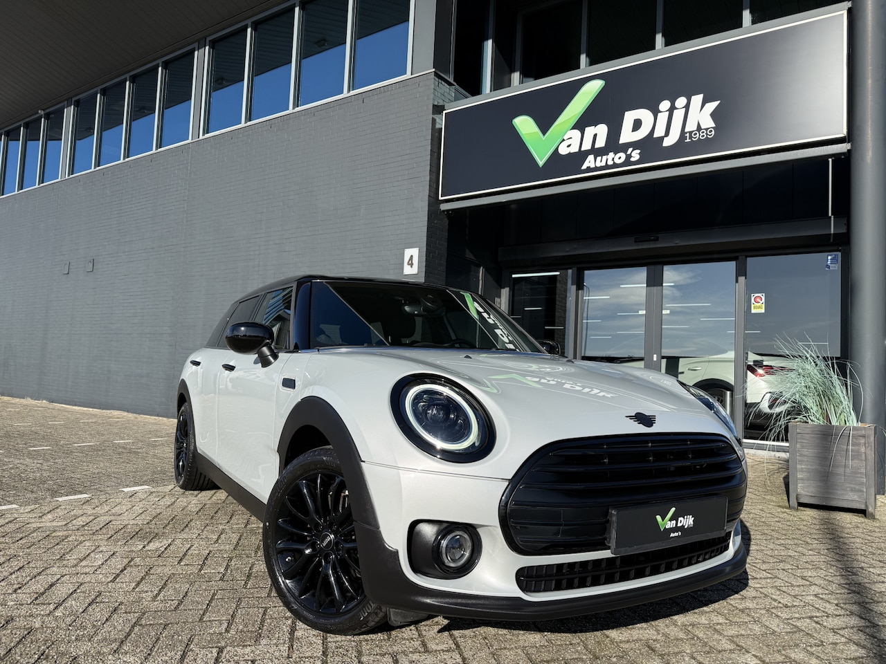 MINI Clubman - Mini 1.5 Cooper Leer Navi Camera Keyless - AutoWereld.nl