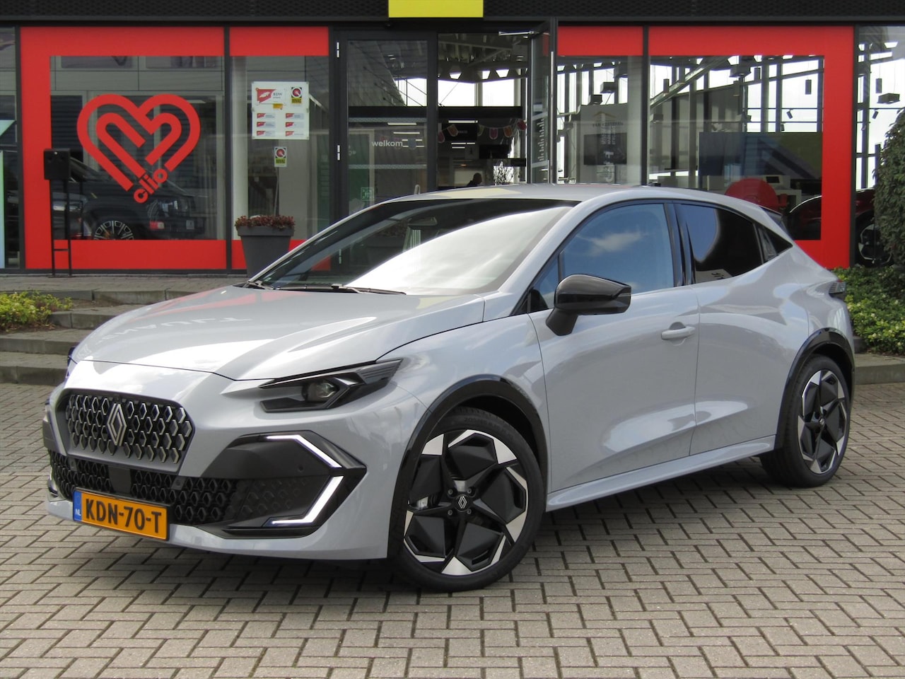 Renault Clio - 6 Techno 1.8 E-Tech Full Hybrid 160pk / Navigatie / 360 Camera / Stoelverwarming - AutoWereld.nl