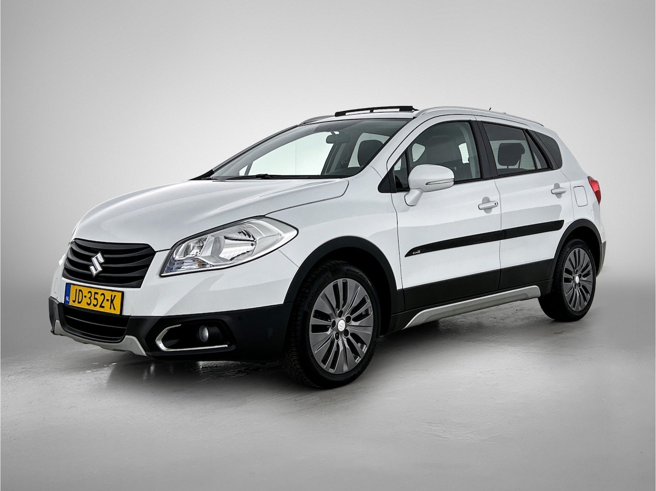 Suzuki SX4 S-Cross - 1.6 Exclusive | Panoramadak | Stoel -en stuurverwarming | Lichtmetalen velgen - AutoWereld.nl