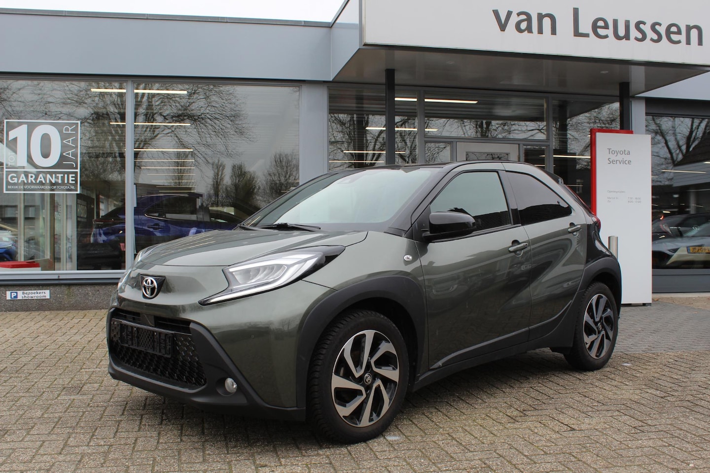 Toyota Aygo X - 1.0 VVT-I MT PULSE A/S BANDEN KEYLESS STOELVERW. DRAADLOZE TEL.LADER CLIMA - AutoWereld.nl