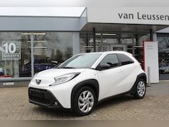 Toyota Aygo X - 1.0 VVT-I MT FIRST LM-VELGEN STOELVERW. CLIMA CAMERA APPLE/ANDROID AD-CRUISE
