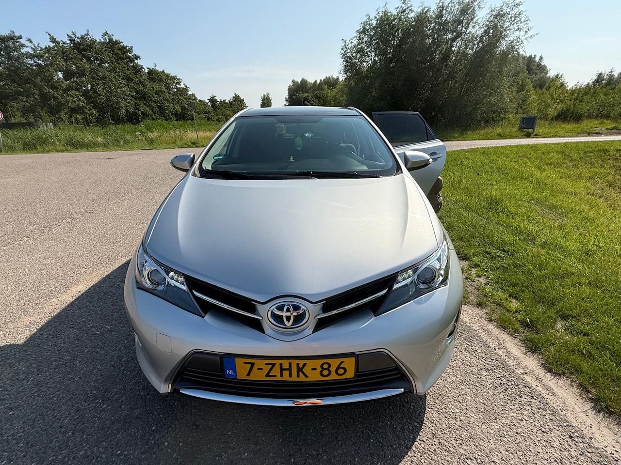 Toyota Auris - 1.8 Hybrid Lease TOYOTA AURIS 1.8 100KW HYBRID LEASE CVT AUT Grey - AutoWereld.nl