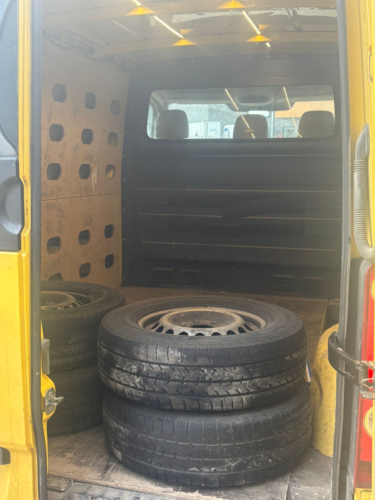 Volkswagen Crafter - 28 2.5 TDI L1H1 - AutoWereld.nl