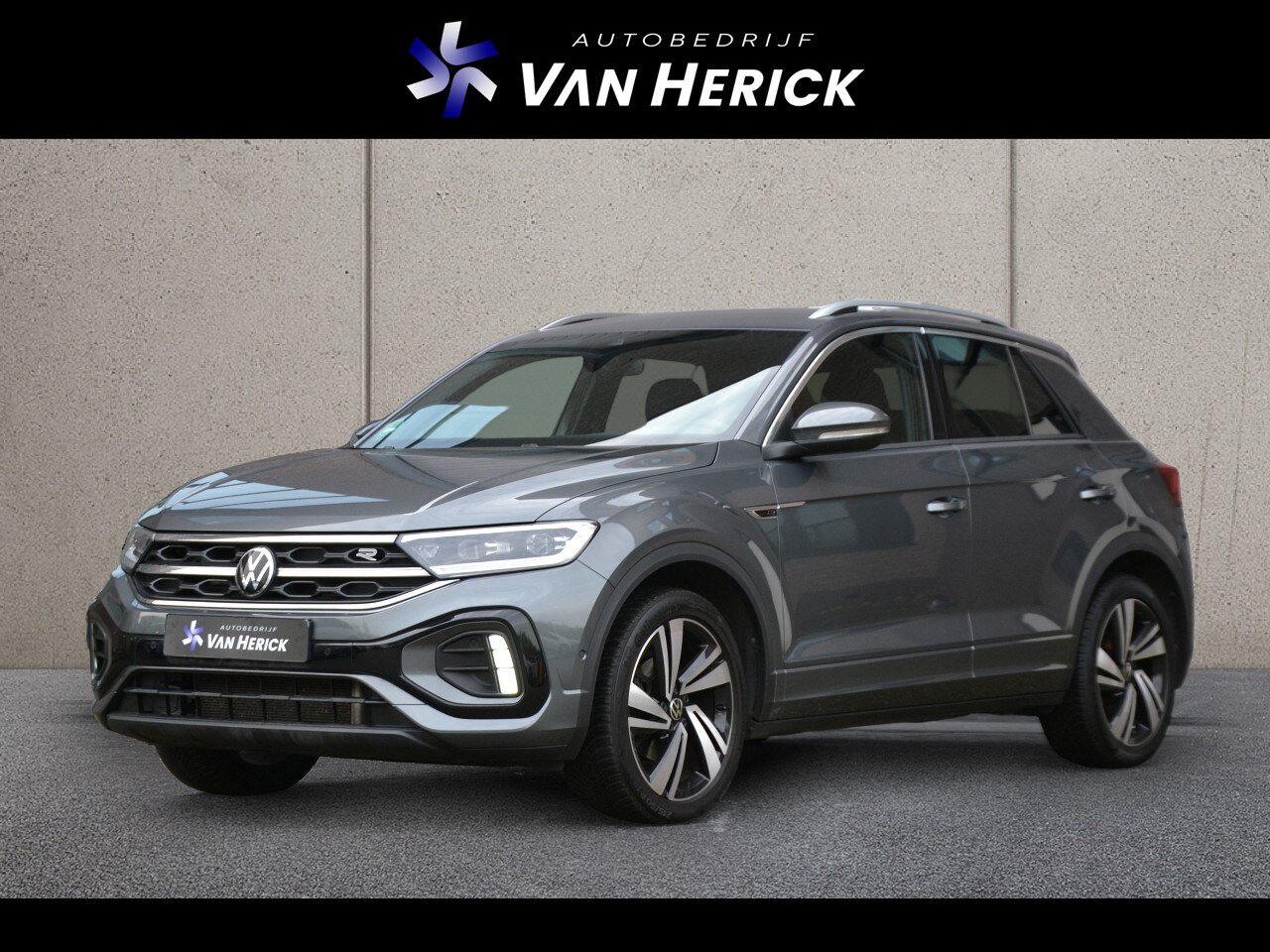 Volkswagen T-Roc - 1.5 TSI R-Line 150PK Automaat | Navigatie | ACC | Stoelverwarming - AutoWereld.nl