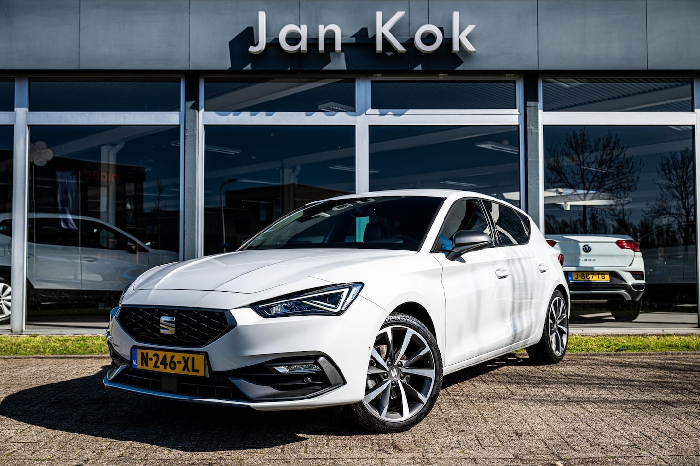 SEAT Leon - 1.0 TSi 110pk DSG-7 FR Business Intense | Camera | Stoel-/ stuurverwarming | Keyless - AutoWereld.nl
