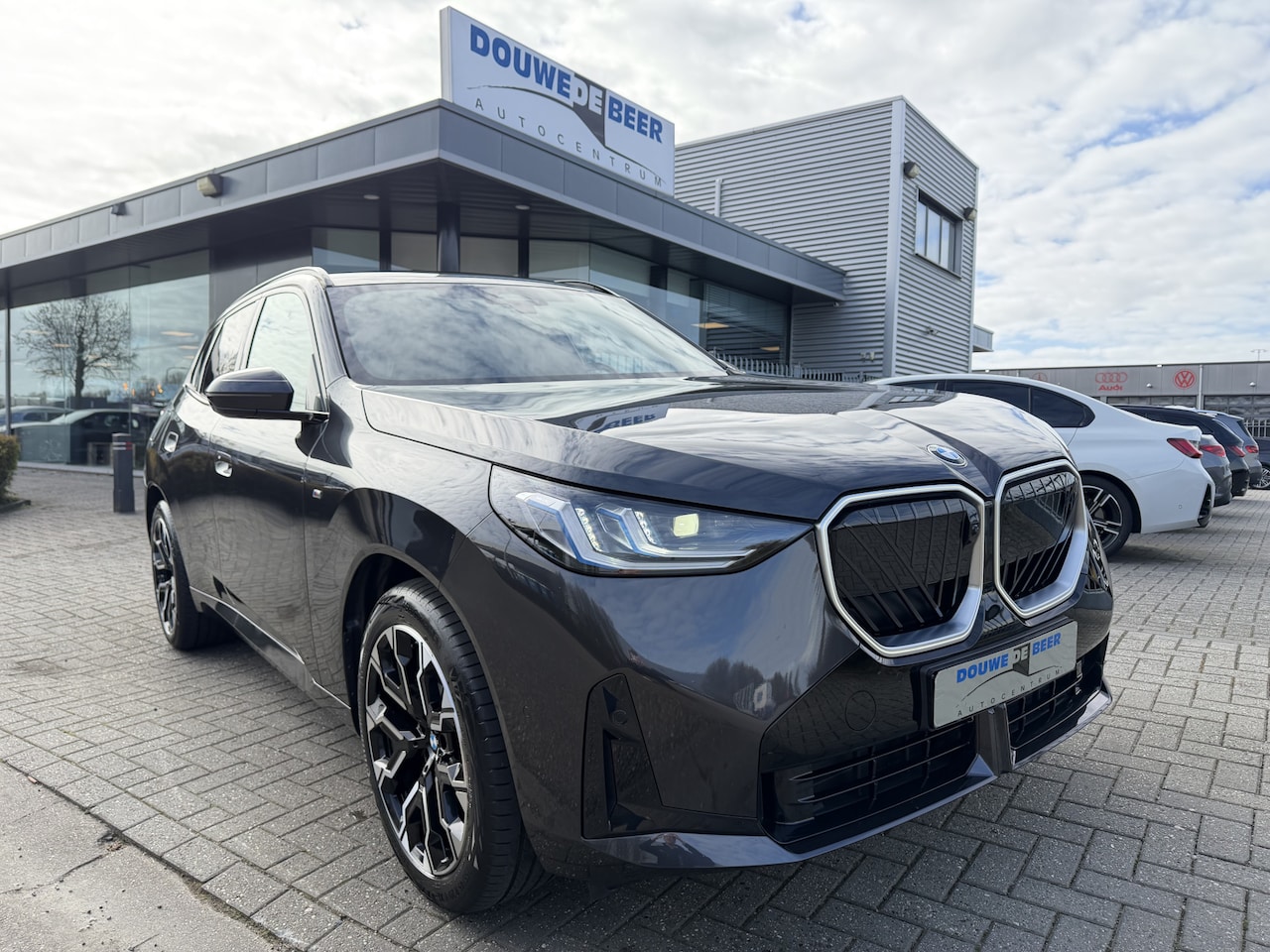 BMW X3 - 30e xDrive M Sport Pano-Dak | Iconic Glow | 360-Camera | Leer - AutoWereld.nl