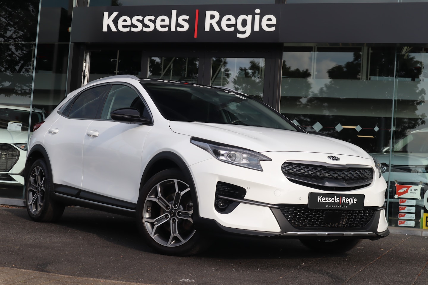 Kia XCeed - 1.6 GDi PHEV ExecutiveLine Pano Memory Stoelventilatie Keyless Camera CarPlay Stuur/Stoelv - AutoWereld.nl