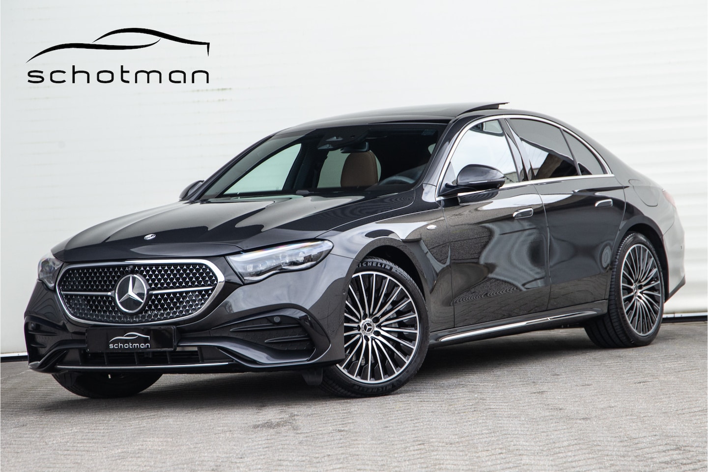 Mercedes-Benz E-klasse - 400 e 4MATIC AMG Premium Plus, Hyperscreen, Pano, Leder, Head-up, Distronic, Trekhaak - AutoWereld.nl