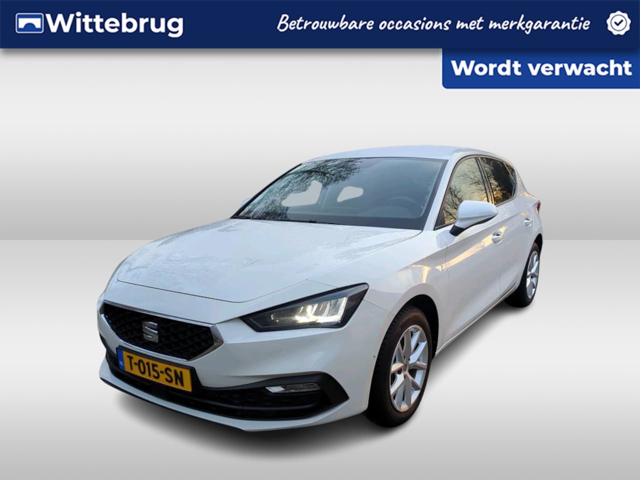 SEAT Leon - 1.5 eTSI 150pk Style Business Intense / Navigatie / LM 16 inch / Park Assist / Camera / Ke - AutoWereld.nl