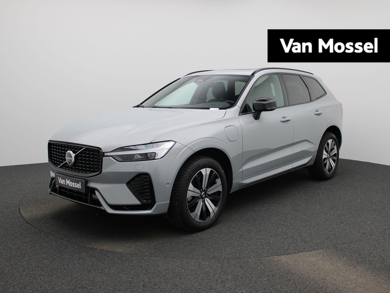 Volvo XC60 - 2.0 T6 Plug-in hybrid AWD Plus Dark | STOEL-STUURWIELVERWARMING | PANO-SCHUIFDAK | HARMAN - AutoWereld.nl