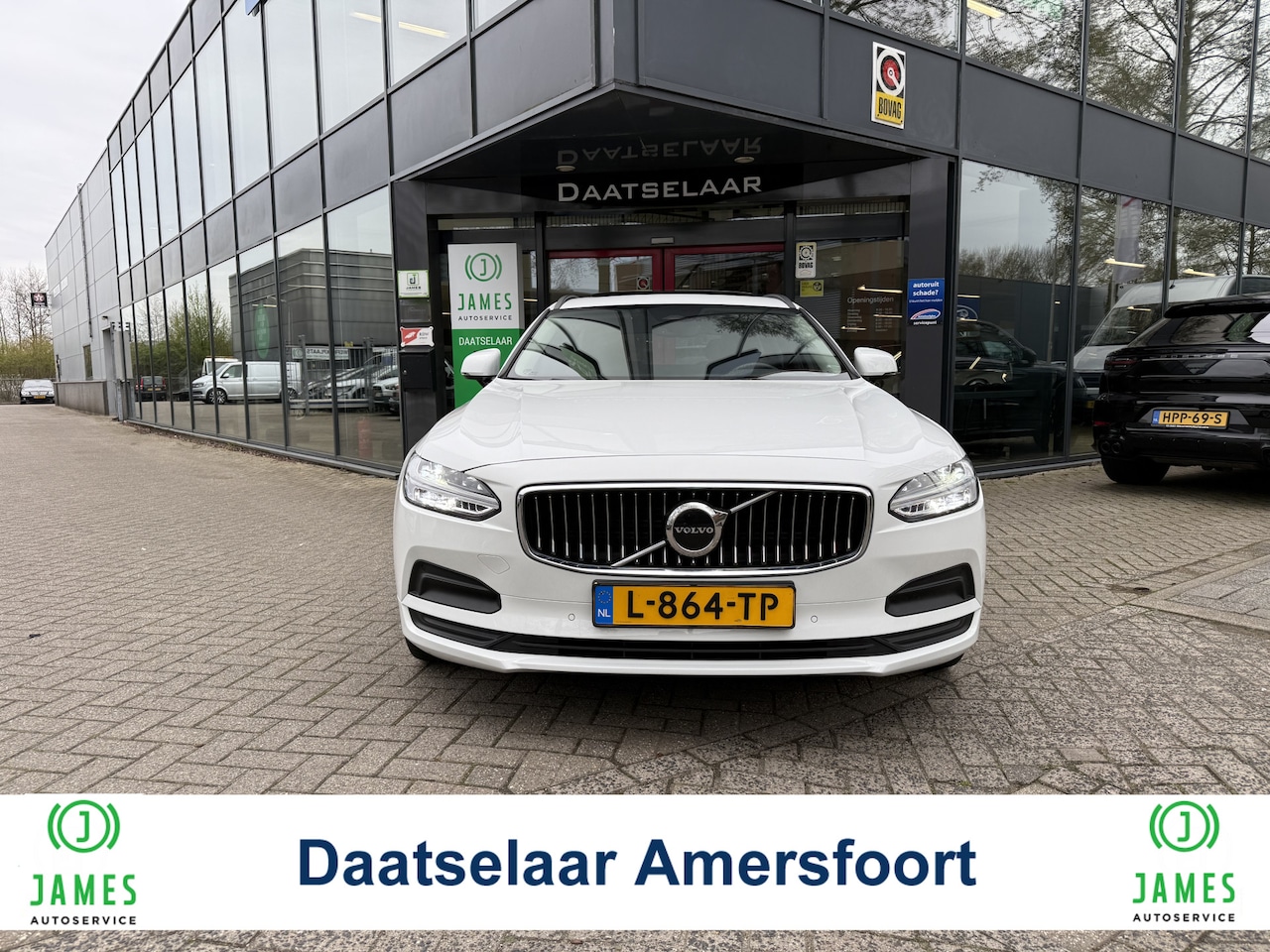 Volvo V90 - 2.0 B4 Momentum Business Leer /Panoramadak - AutoWereld.nl