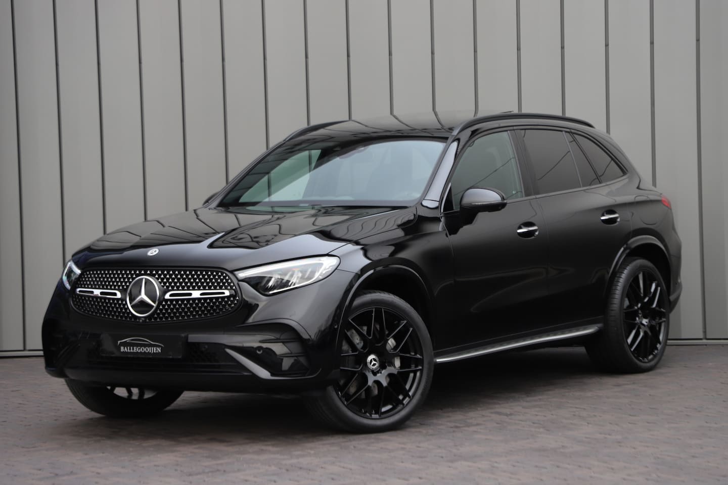 Mercedes-Benz GLC-klasse - 300e AMG 4-Matic | 313PK | Massage | Keyless-go | Sfeerverlichting | Pano | Distronic+ | S - AutoWereld.nl
