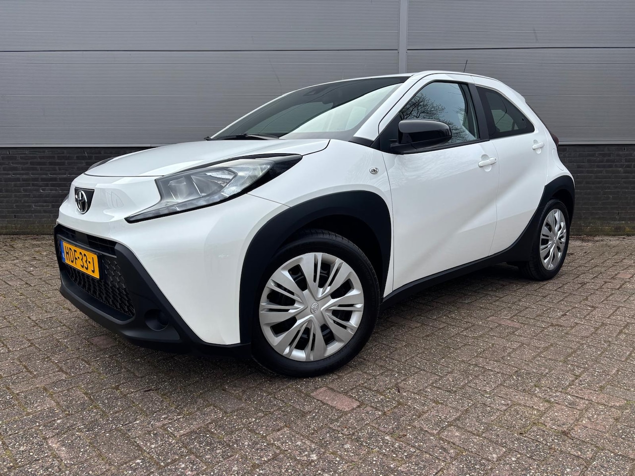 Toyota Aygo X - 1.0 VVT-i MT play 1.0 VVT-i MT Play - AutoWereld.nl