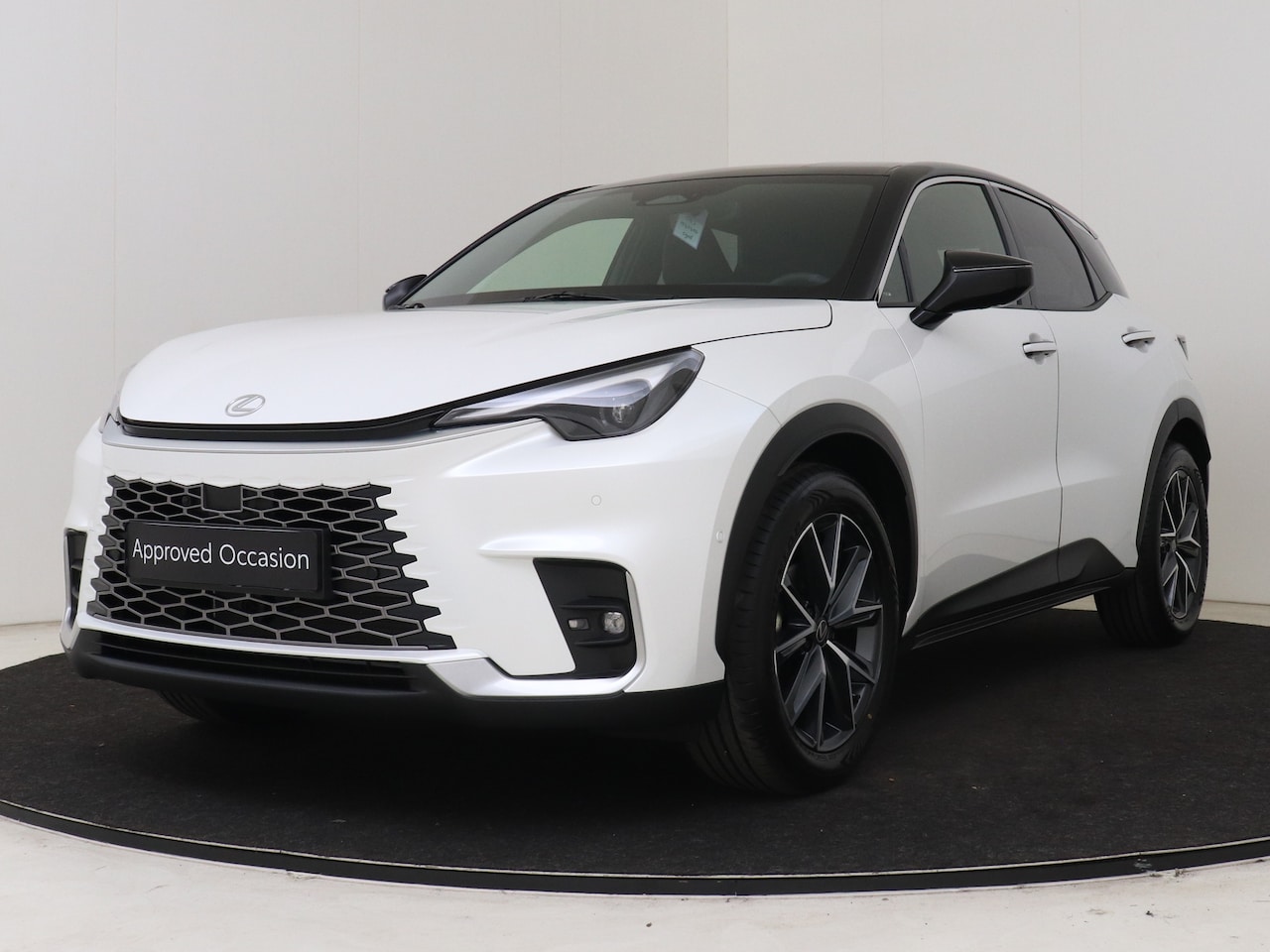 Lexus LBX - Emotion 2WD Advanced Pack | HUD | Mark Levinson - AutoWereld.nl